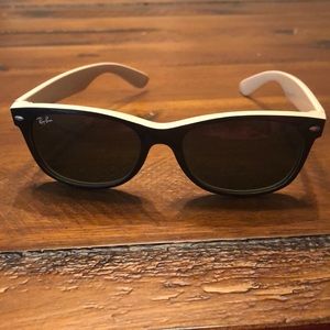 Ray-Ban RB2132 Wayfarer Sunglasses